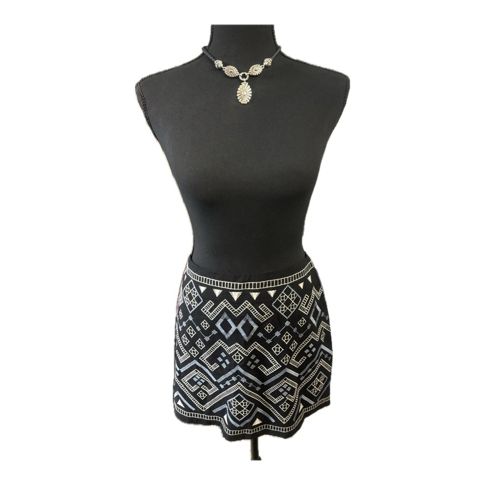 NWT Lush Jubilee Black/Blue Size Small Embroidered Lined SUPER CUTE MINI SKIRT